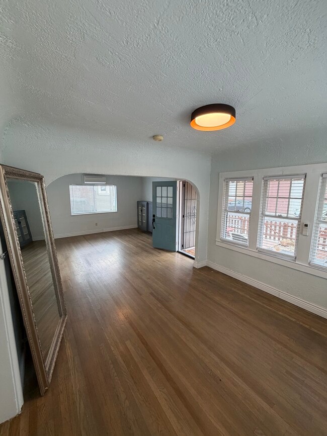 Photo - 1555 32nd St