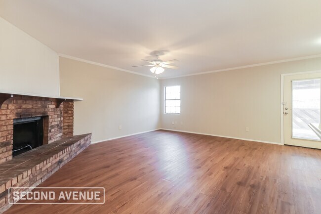 Photo - 416 Woodcrest Way