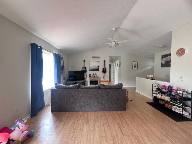 1664 Northbend Dr NE