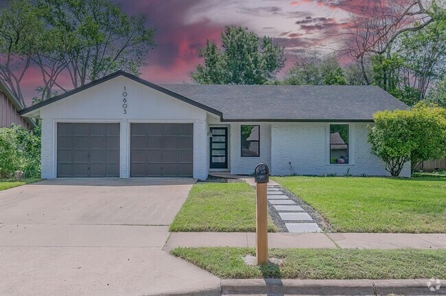 Building Photo - 10603 Cooper Hill Dr Rental