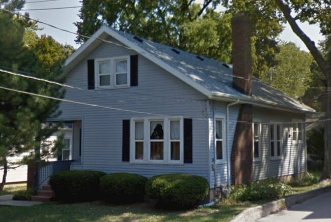 Building Photo - 1543 S Chicago Ave