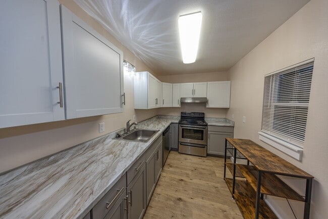 Photo - One bedroom duplex unit in Camas. - 2 blocks south of Crown Park