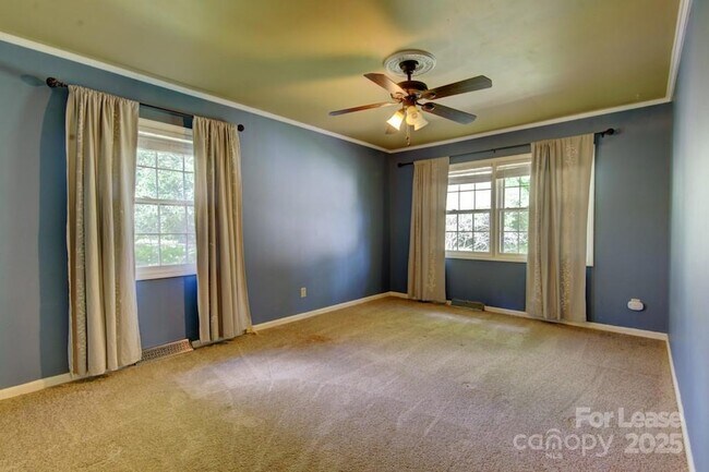 Photo - 6412 Tomahawk Ln