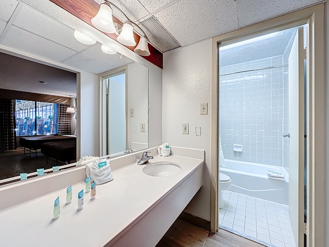 Photo - 910 Suemac Rd Unidad King Room