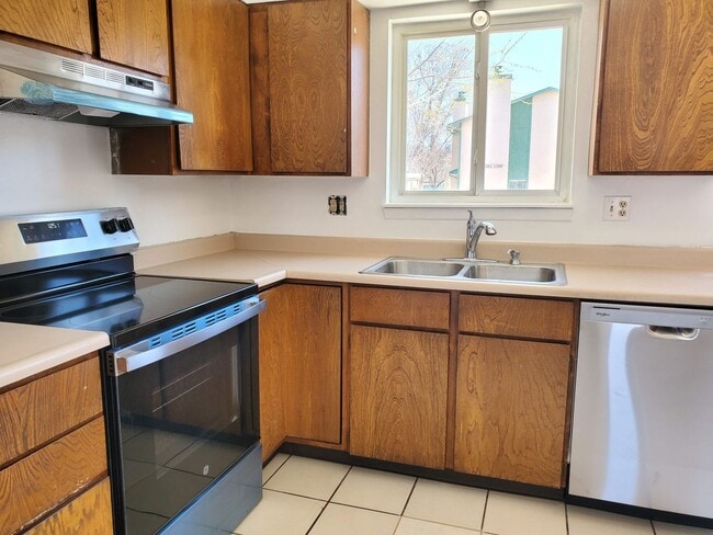Photo - Townhome (end unit) with 2 bedrooms, 1.5 bath
