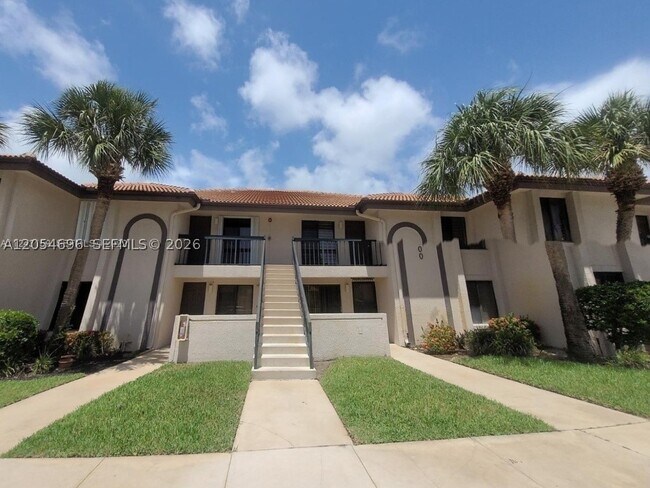 Building Photo - 400 Club 202 Unit 202