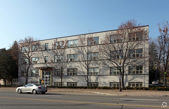 Primary Photo - 206 Lakeshore Rd E