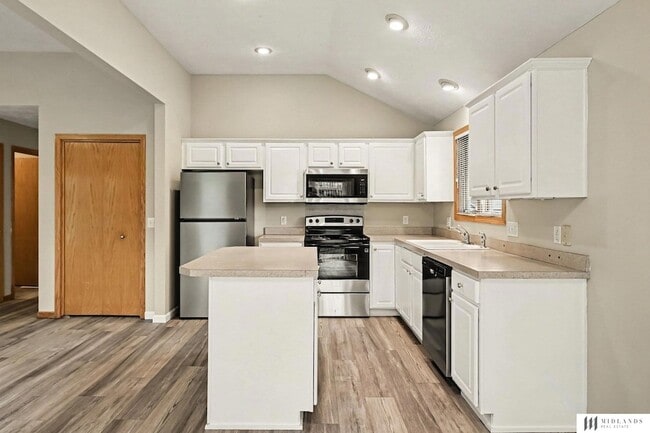 15613 Timberlane Dr