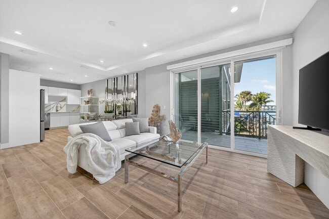 Photo - 41 SW Seminole St Unit 304