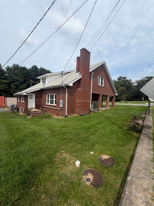 Photo - 196 Perkinsville Dr