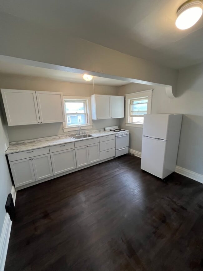 Photo - 108 Monroe St Unit Apt 2E