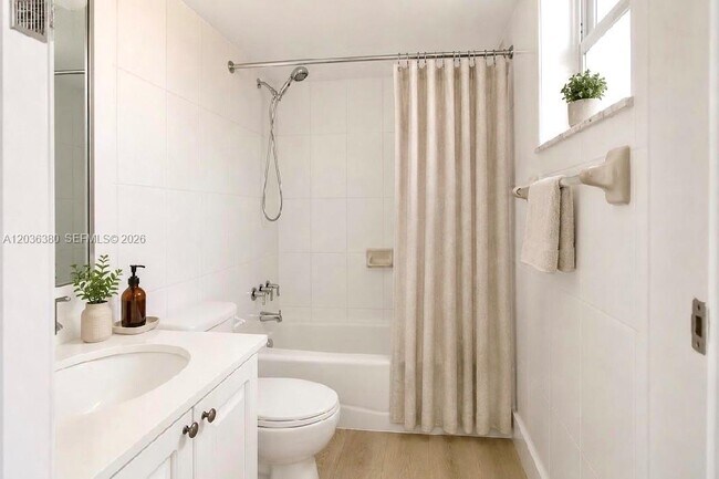 Photo - 444 SW 4th St Unit 204