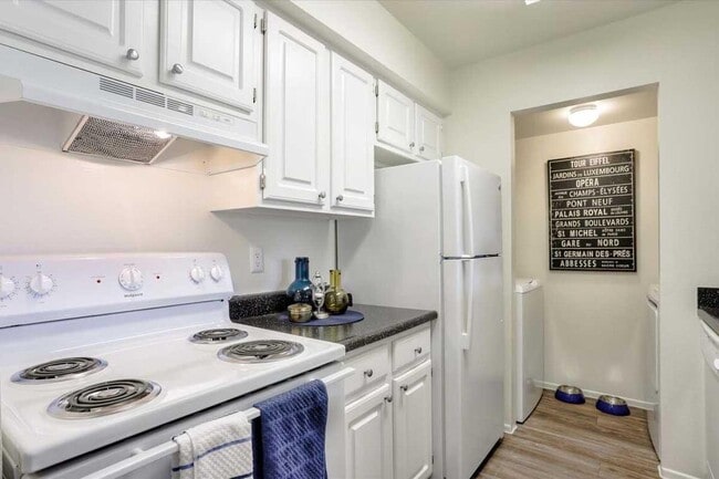 Building Photo - Sterling Summerland Rental