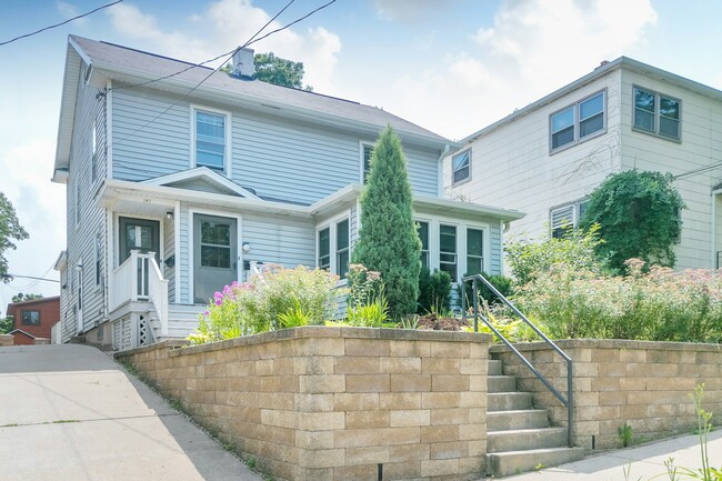 Photo - 141 Division St
