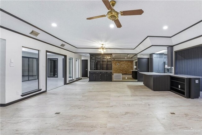 Photo - 21 Toronto Ave