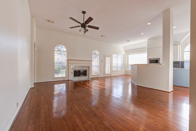 Photo - 1315 Crescent Pkwy Ct