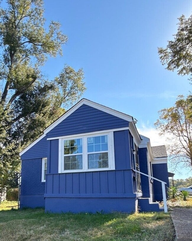 Photo - 1064 Brower St