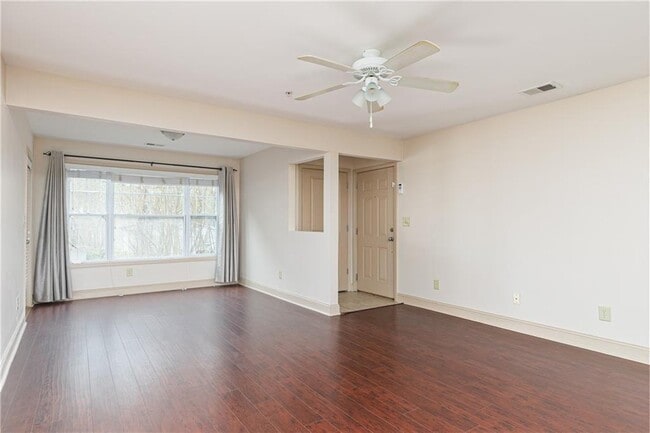 Photo - 804 Madison Ln S E