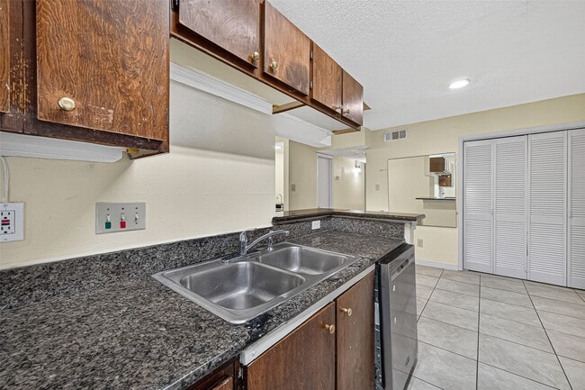 Photo - 8360 Jorine Dr Unidad 8360