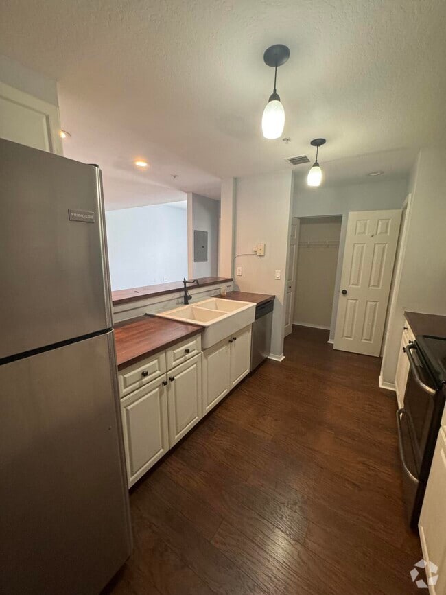 Building Photo - 1200 Town Center Dr Unit 426 Rental