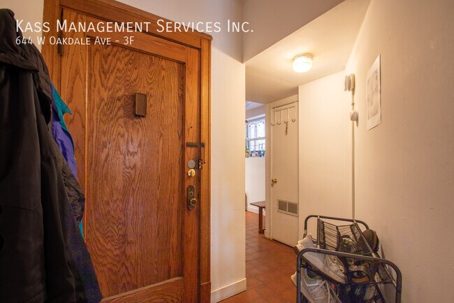 Photo - 644 W Oakdale Ave Unidad 3F