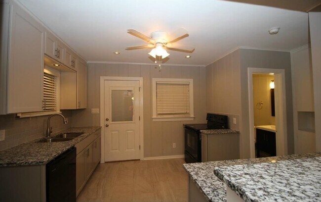 Photo - 2556 Boyd Ave