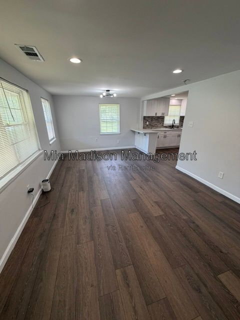 1226 W 42nd St