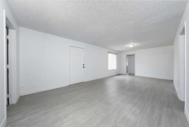 Photo - 2012 N Cincinnati St Unit 1