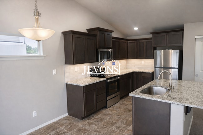 Photo - Coming Soon! Great Home with Granite Kitchen & 2-Car Garage in Yakima??????