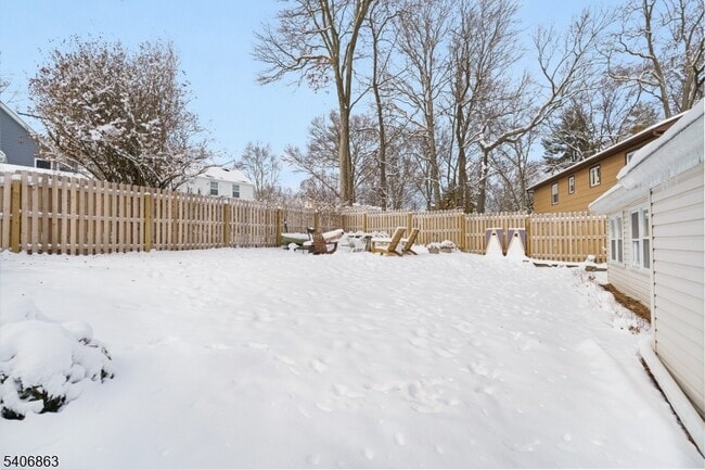 Photo - 11 Longview Trail E