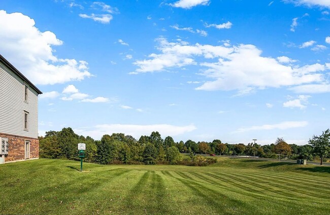 Photo - Well maintained condo in established Frederick neighborhood available mid April!