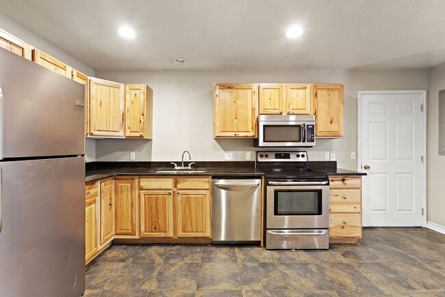 Photo - Walk to campus! Walk downtown! Fenced yard! Flat Rate Utilities!