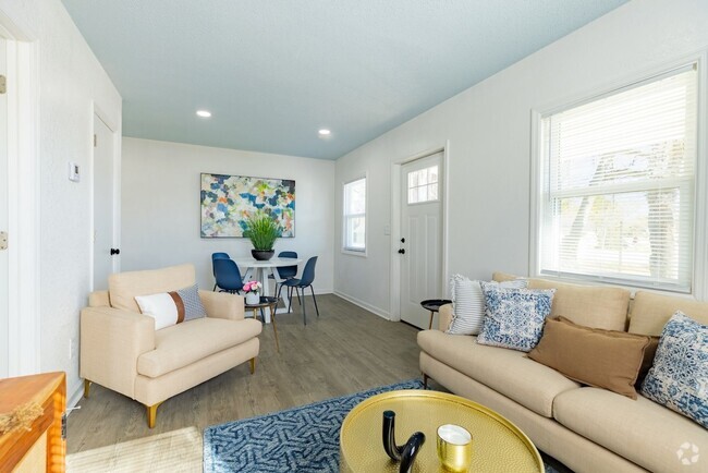 Building Photo - Newly redesigned duplex!! Rental