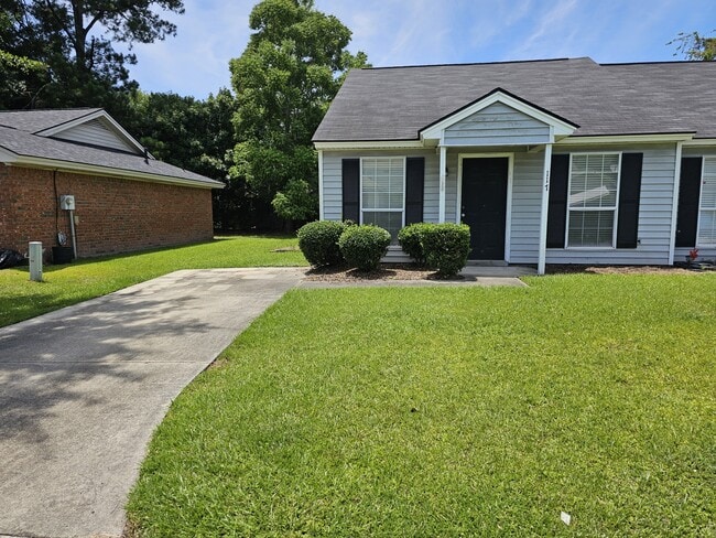Photo - 117 Hunt Club Ct