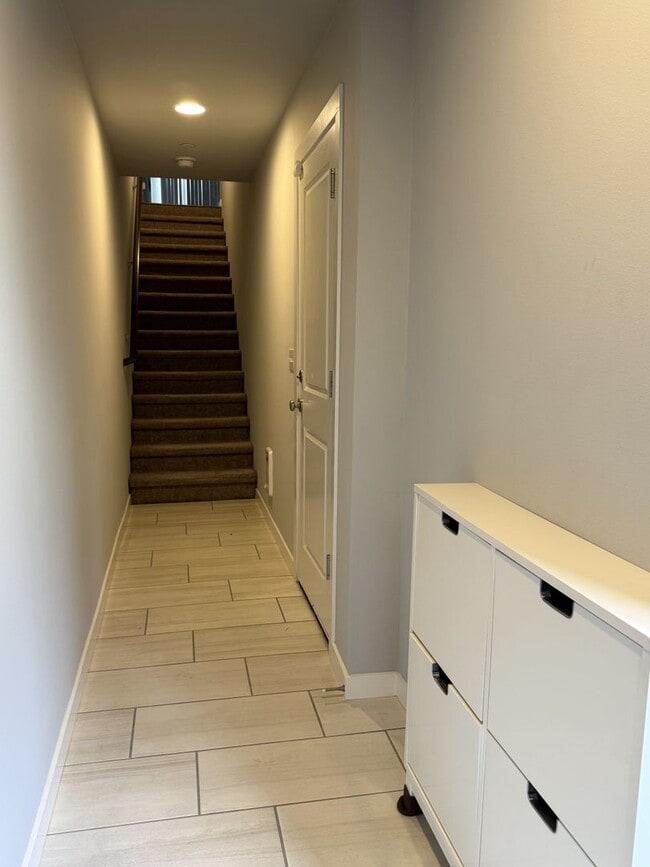 Photo - Modern Lynnwood 3BD/3BTH Townhome for Lease! Small Pet Friendly!