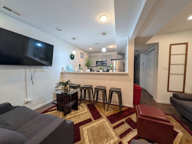 Photo - 2324 W Monroe St