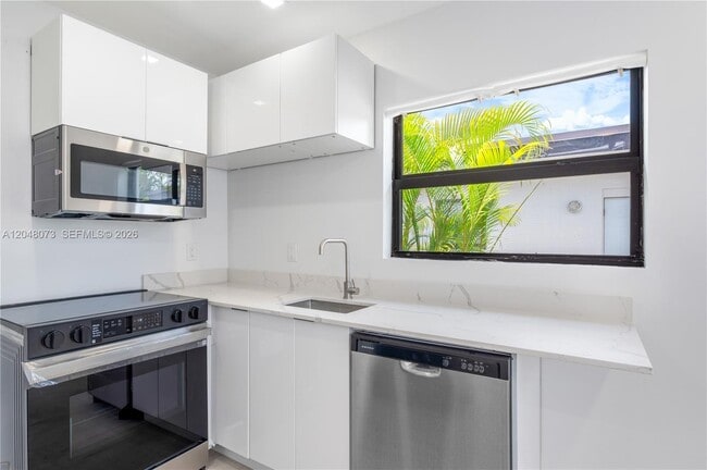 Photo - 551 NE 26th St Unidad 1