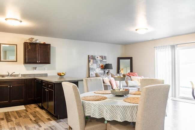 Riverbend Townhomes - Riverbend Townhomes