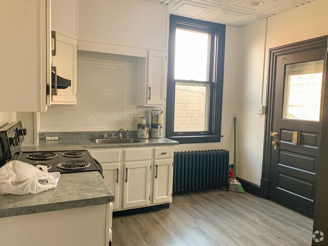 Building Photo - 31 W James St Unit 1R Rental