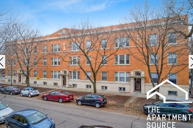 Photo - 1607 W Berteau Ave Unit 2
