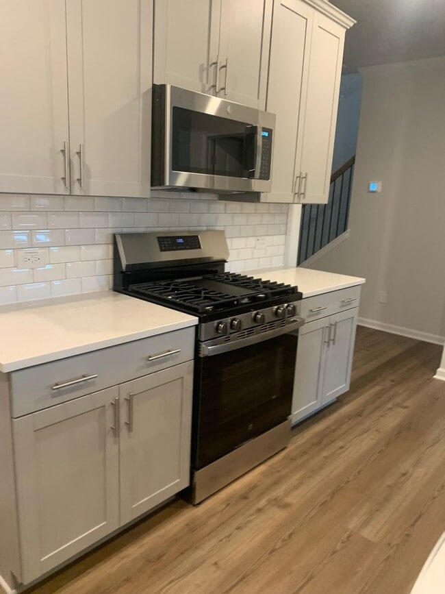 Photo - BRAND NEW TOWNHOME! 2 CAR GARAGE. SCREENED...