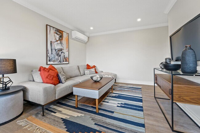 Photo - 143 Main Street South