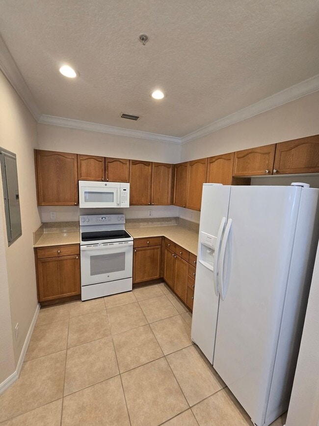Photo - READY TO MOVE IN 2 BEDROOM 2 BATH CONDO IN WINDERMERE Unit 202-719