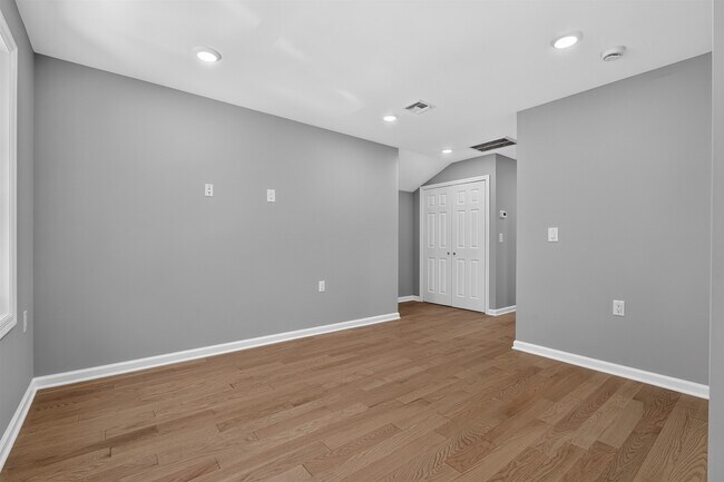 Photo - 74 W 52nd St Unit 2