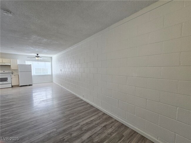 Building Photo - 2913 Stewart Ave Unit 3 Rental