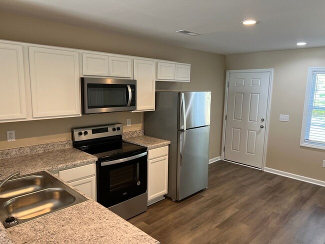 Photo - Nice 2 bedroom, 2 bath Duplex