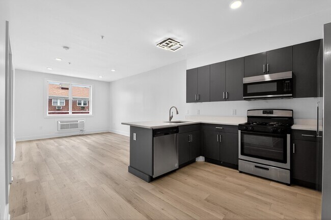 Photo - 43-45-45 W 32nd St Unidad 204