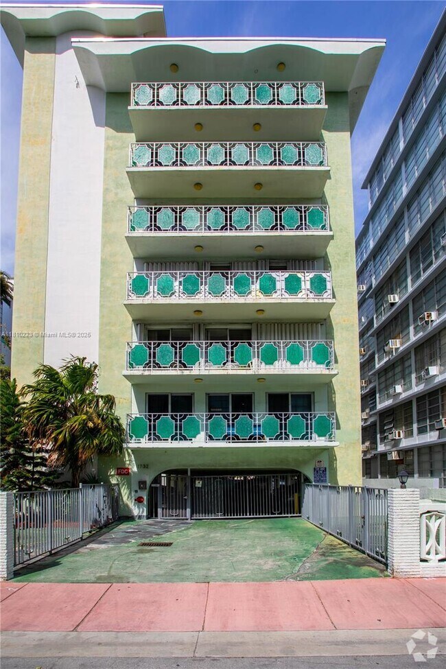 Building Photo - 1732 Meridian Ave Unit 202 Rental