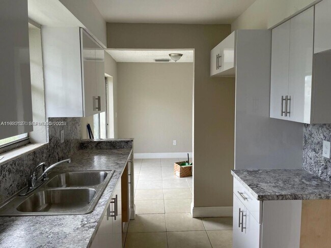 Photo - 1630 SW 4th St