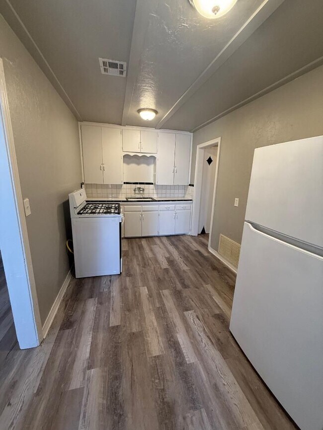 Photo - 1 Bedroom 1 Bathroom Duplex For Lease NOW! Casa